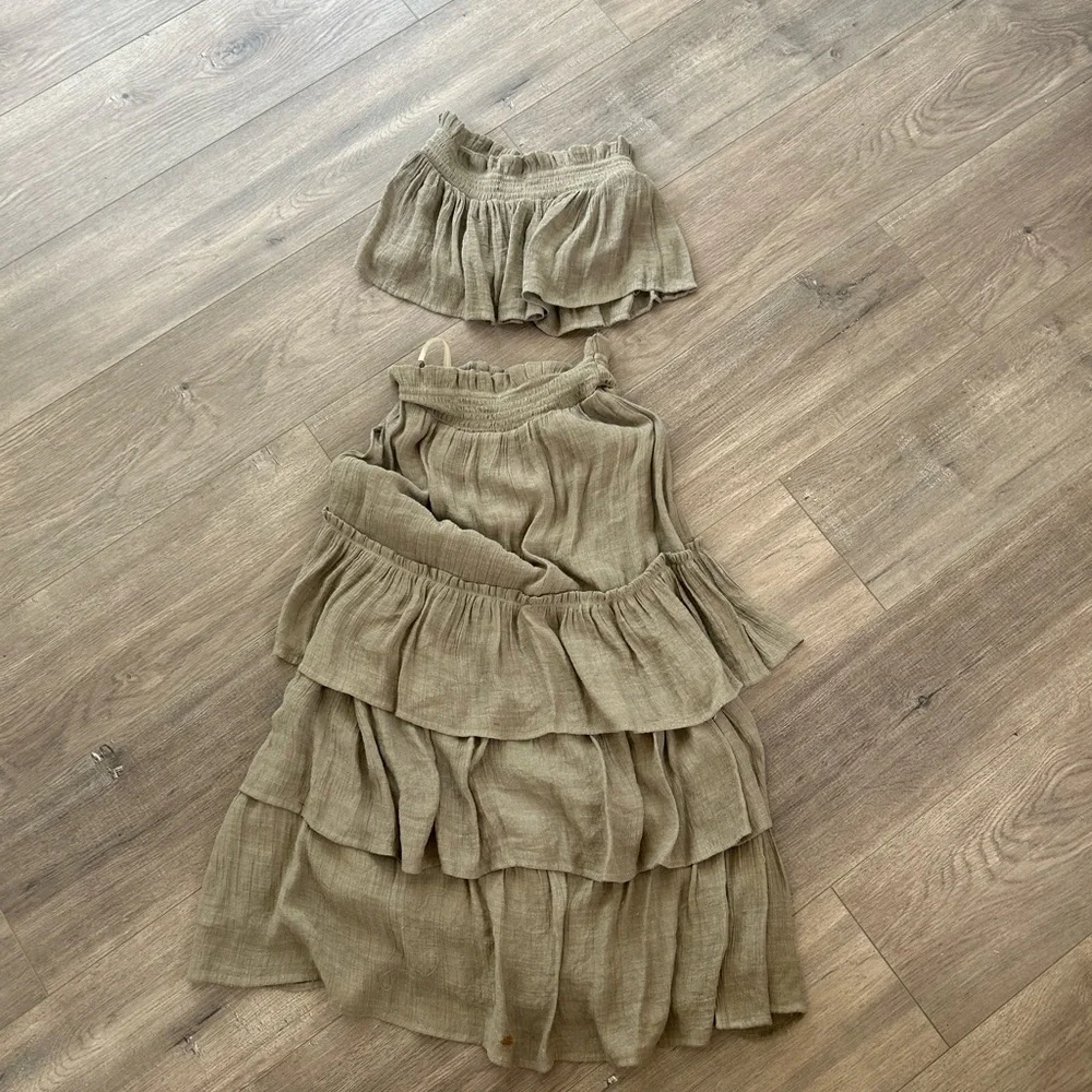 Sage green two piece set - Picture 2 of 5